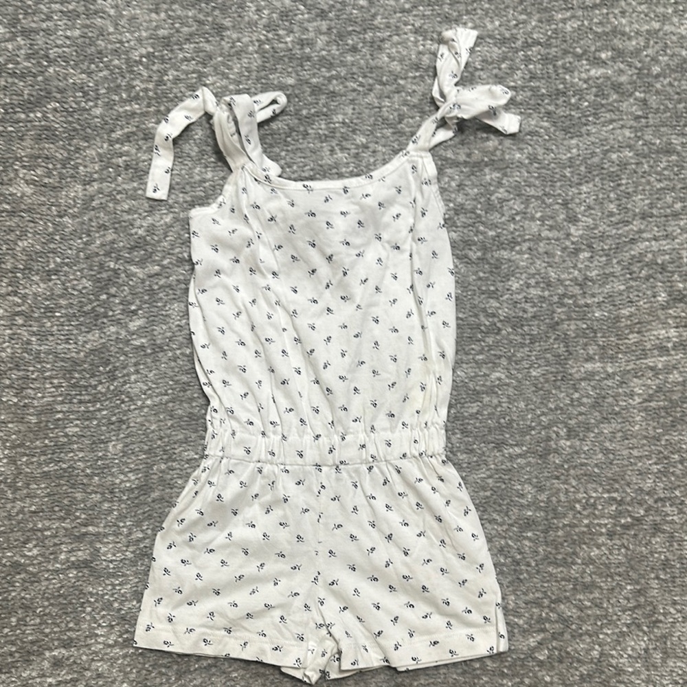 Pennymeade White and blue Floral Romper size 4